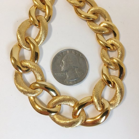 Napier Choker Link Chain Necklace Chunky Gold Tone Metal Smooth Textured Vintage - Picture 6 of 10
